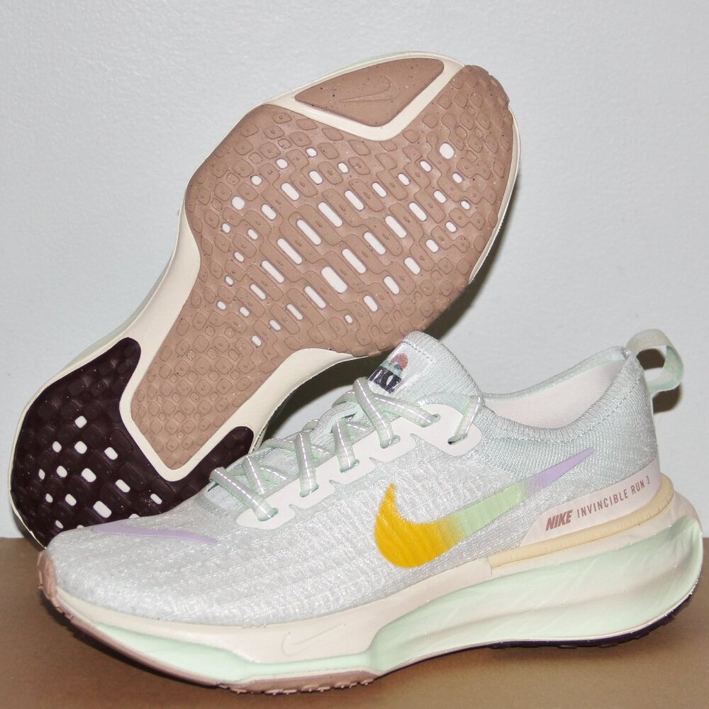 Nike ZoomX Invincible Run 3 Flyknit Running Shoes Womens 7 Barely Green